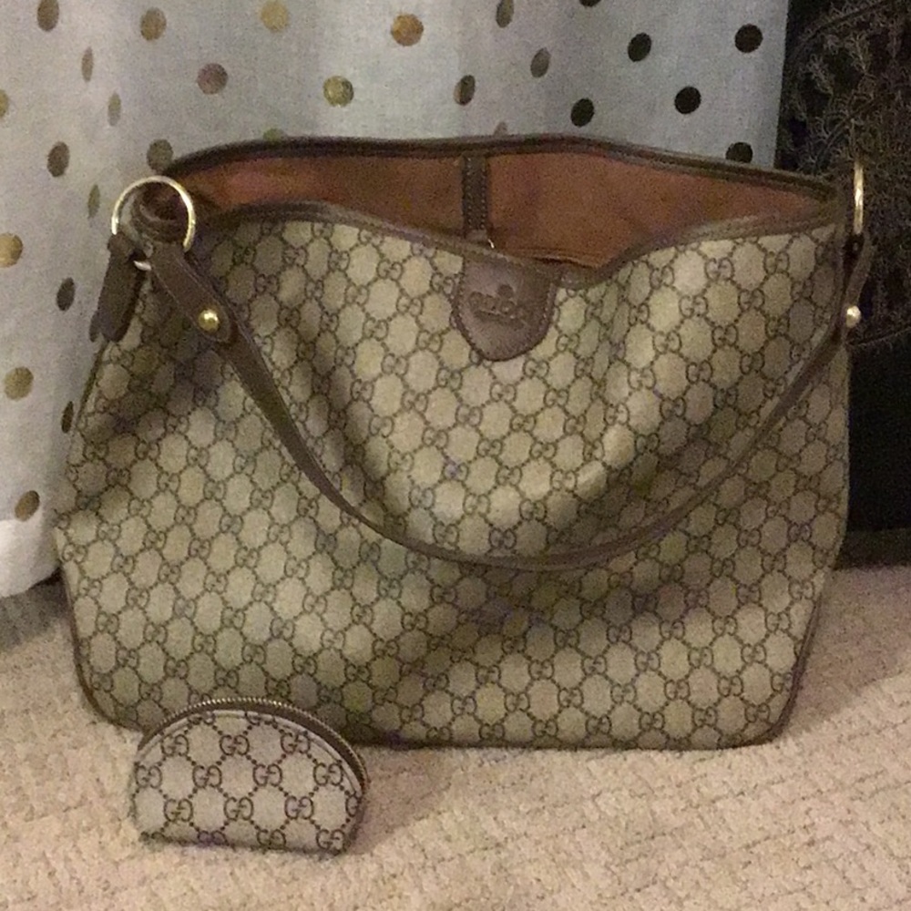 Tote/large handbag comes with small cosmetic bag